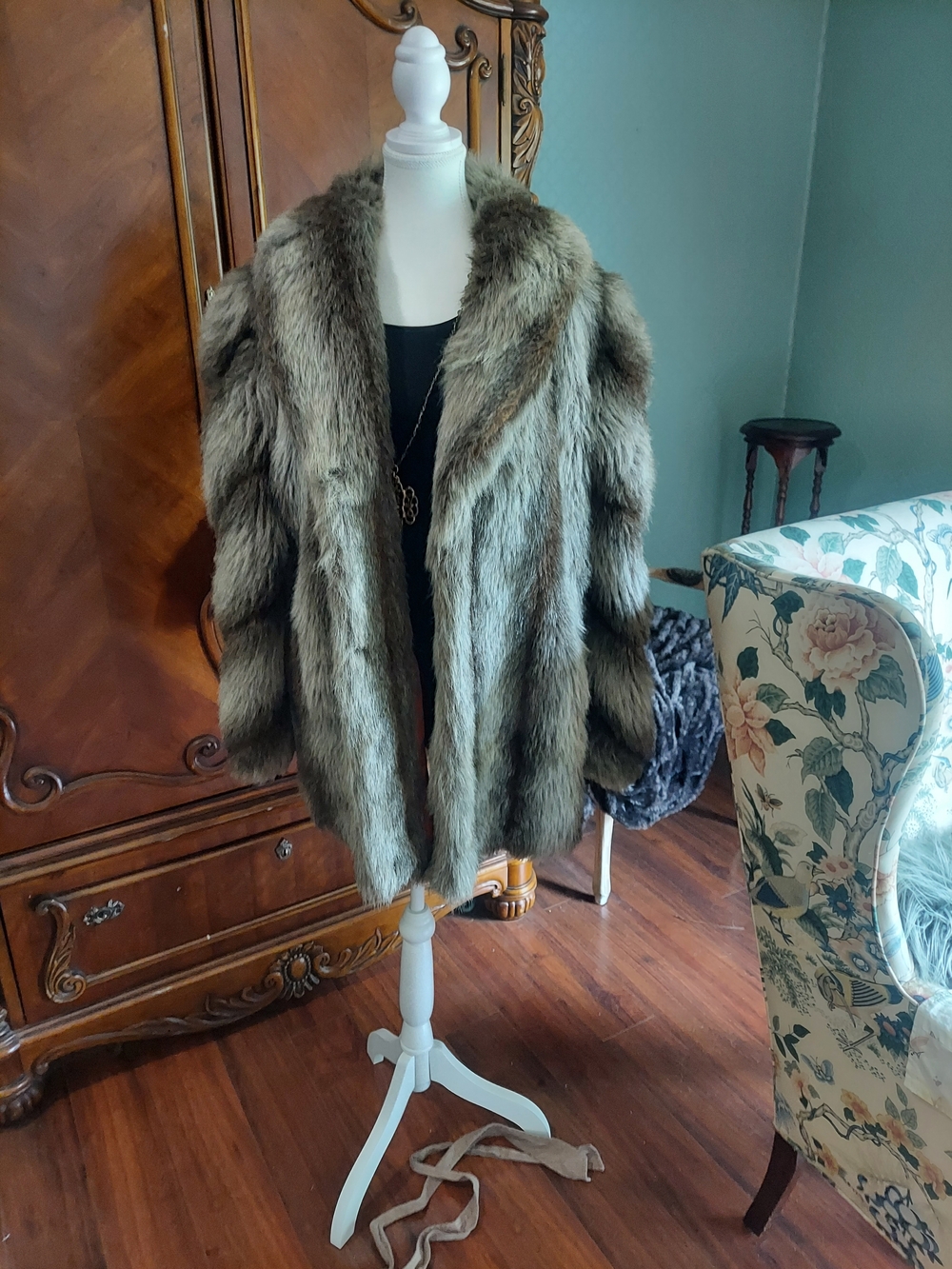 Women's Plush Faux Fur Jacket in Natural Brown